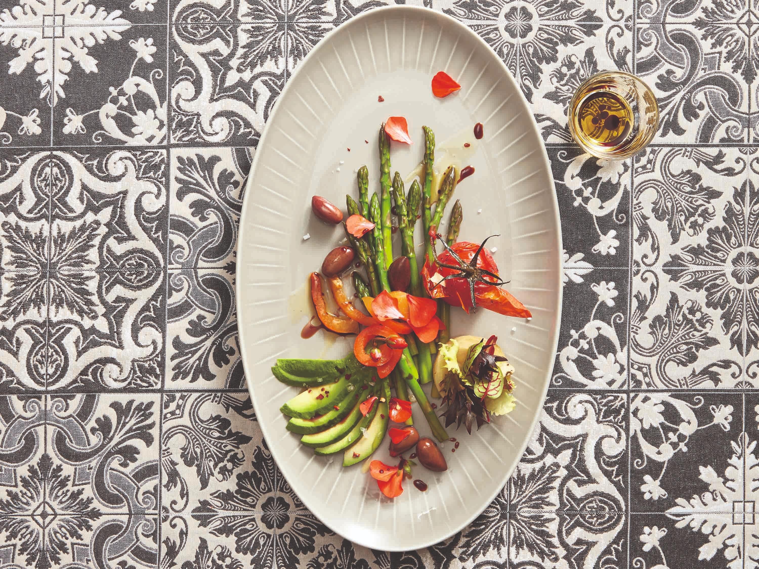 Moevenpick Hotel Istanbul Asia Airport ภายนอก รูปภาพ A plate of asparagus and artichoke