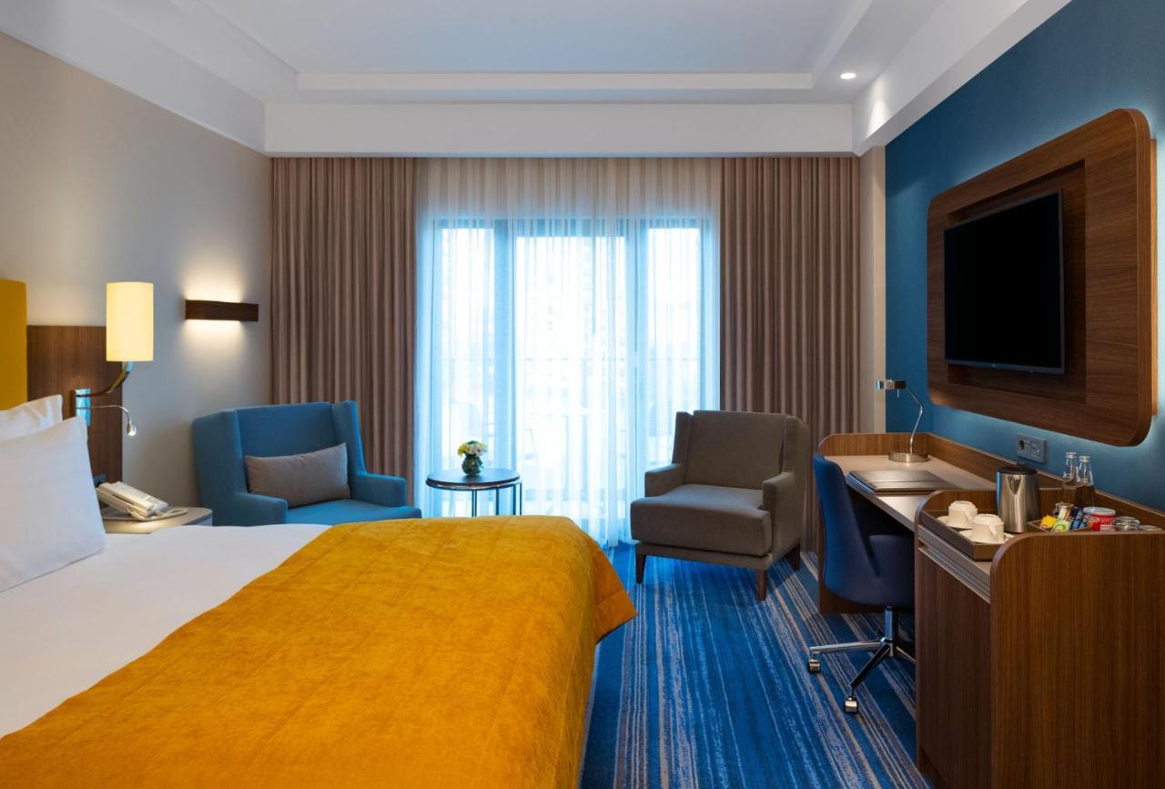 Moevenpick Hotel Istanbul Asia Airport ภายนอก รูปภาพ A room at the Holiday Inn Express in London