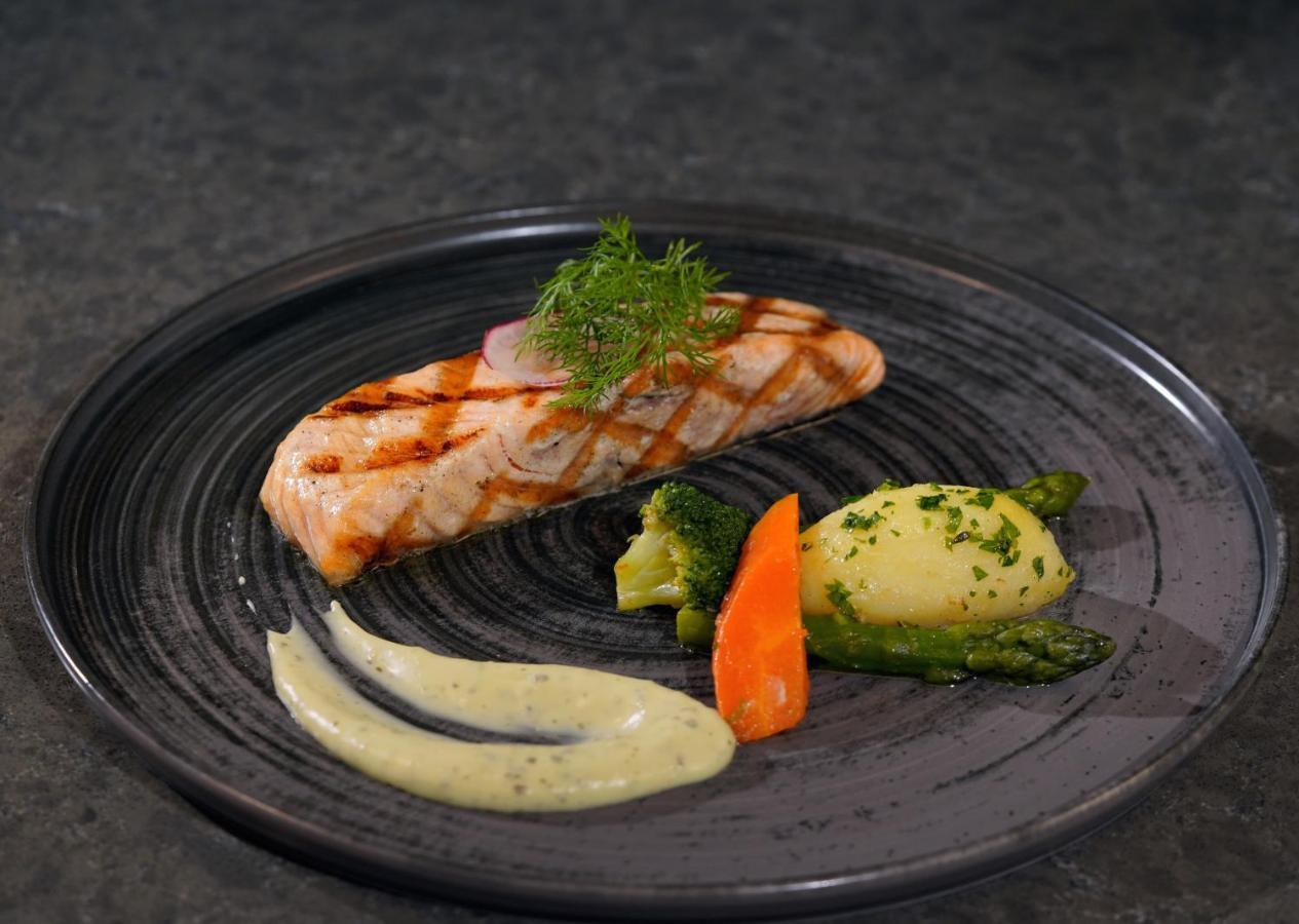Moevenpick Hotel Istanbul Asia Airport ภายนอก รูปภาพ Salmon steak