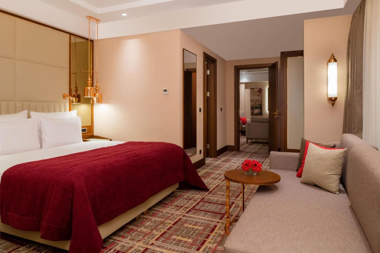 Moevenpick Hotel Istanbul Asia Airport ภายนอก รูปภาพ A room at the Taj Mahal Palace