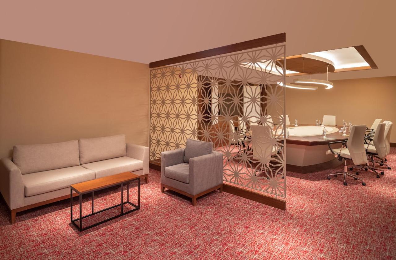 Moevenpick Hotel Istanbul Asia Airport ภายนอก รูปภาพ A suite at the airport