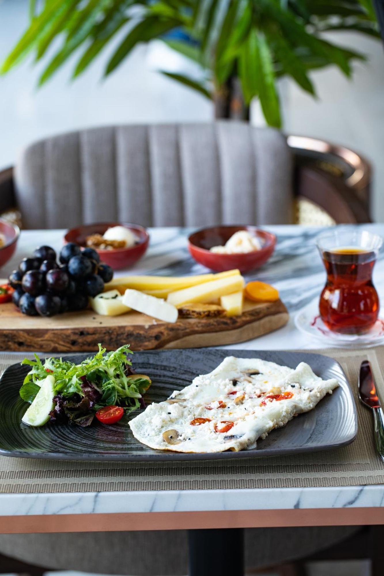 Moevenpick Hotel Istanbul Asia Airport ภายนอก รูปภาพ Turkish breakfast